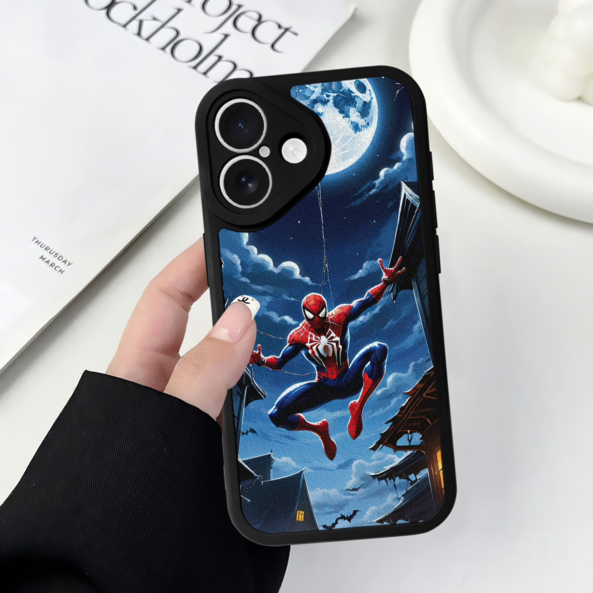 （画像用） Spider Man スパイダーマン 【iPhone 16シリーズ対応】シリコンスマホケース（レザー調） 材質：シリコン